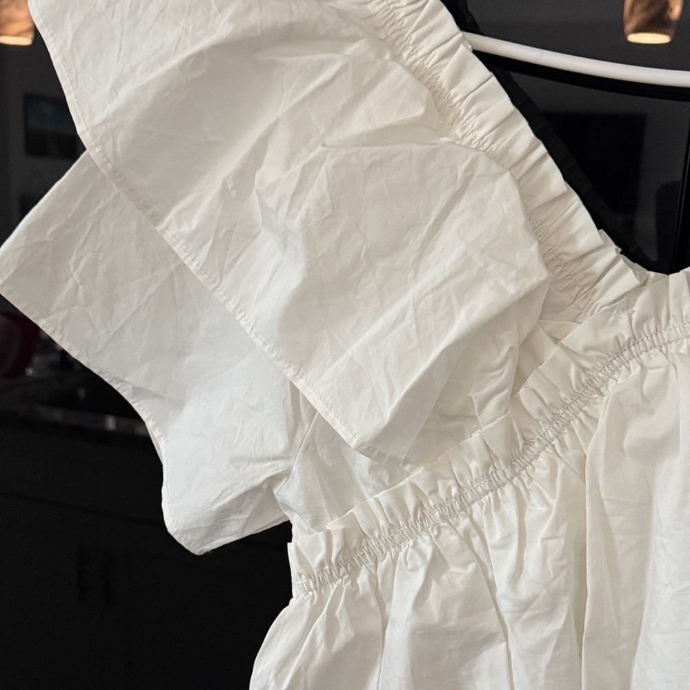 NWT🥰🥰Hayden White Ruffle Top - Picture 6 of 6